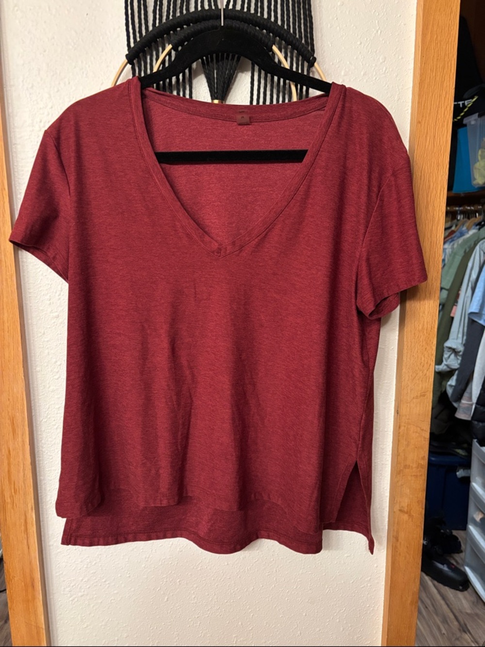 Beyond Yoga Women's V-Neck Short Sleeve Top - Maroon